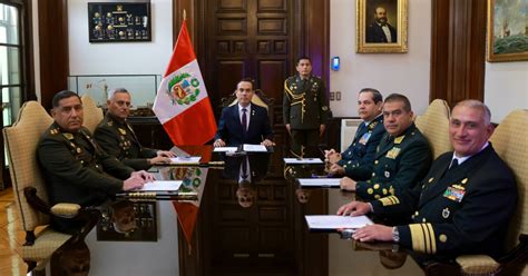 Reunión de altos mandos de Marley discutiendo estrategias de guerra