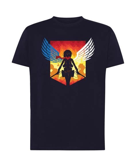 Collage de diferentes diseños de camisetas de Attack on Titan