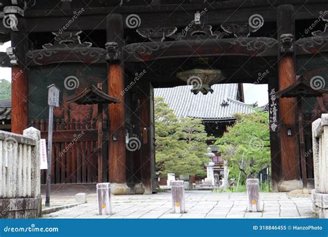 Puerta Niomon del Templo Kurama-dera