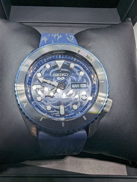 Reloj Seiko 5 Sports One Piece Sabo SRPH71K1 con detalles de llamas