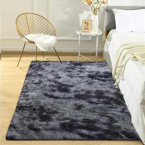 Habitación con alfombra grande de IKEA