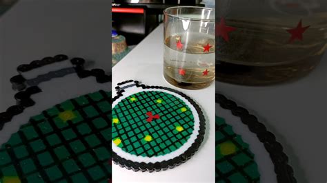 Ejemplo de Bolas de Dragón Hama Beads usadas como posavasos