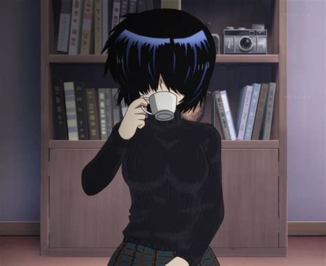 Mikoto Urabe en una pose enigmática