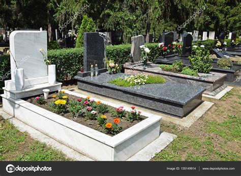 Tumba de un padre en un cementerio