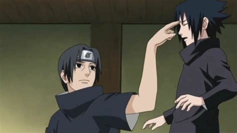 Itachi colocando el sello en Sasuke