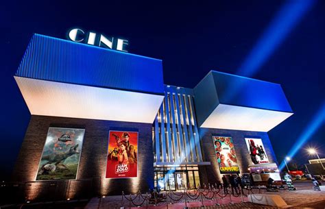 Fachada del Cine Palafox