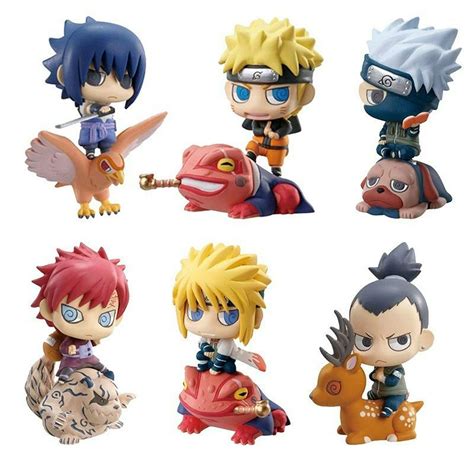 Colección de figuras de acción de Naruto y otros personajes del anime.