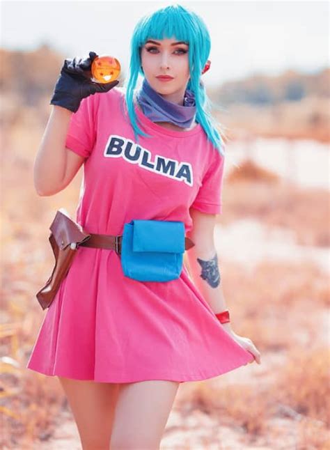 Cosplay de Bulma realizado por Feisty Vee