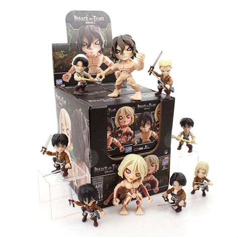 Caja sorpresa temática de Ataque a los Titanes con figuras y merchandising