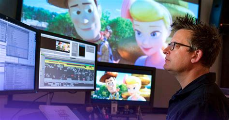 animadores trabajando en un estudio de anime