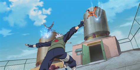 Sasuke y Naruto luchando en el tejado del hospital