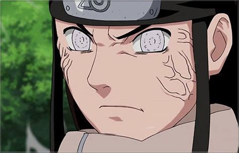 Neji Hyuga usando el Byakugan