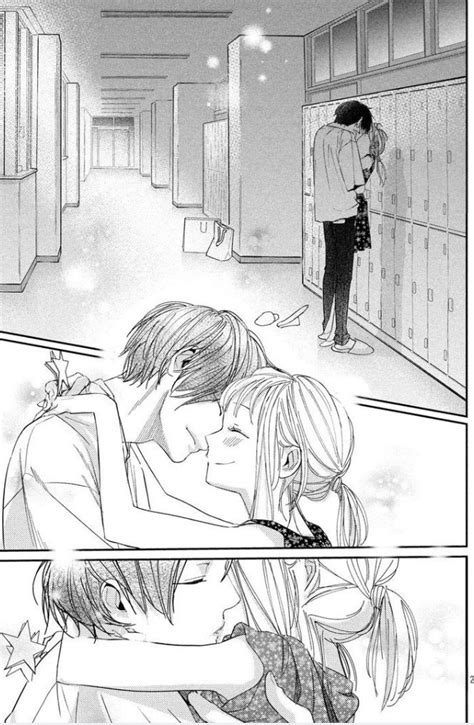 Pareja de manga shojo besándose tiernamente