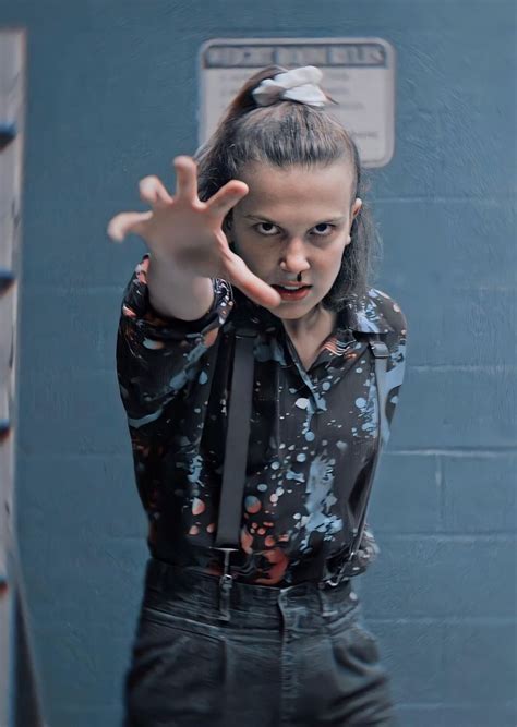 Elizabeth utilizando sus poderes curativos