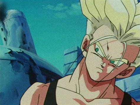 Trunks esquivando un ataque