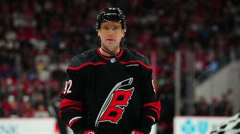 Kana luchando contra las sombras de Jose