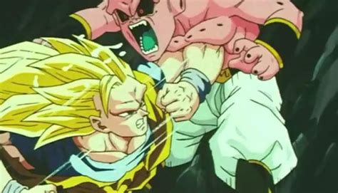 Gokú SSJ3 golpeando a Majin Buu