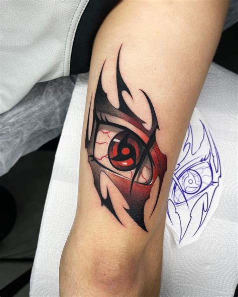 Diseño de tatuaje con el Mangekyo Sharingan de Itachi