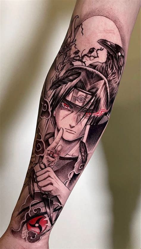 Ejemplo de tatuaje de Itachi Uchiha en estilo acuarela