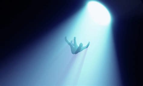 Princesa Hinael cayendo al vacío