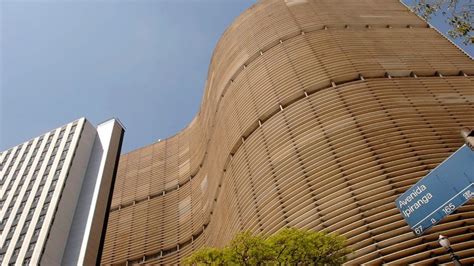 Maestro Makarov en su forma gigante