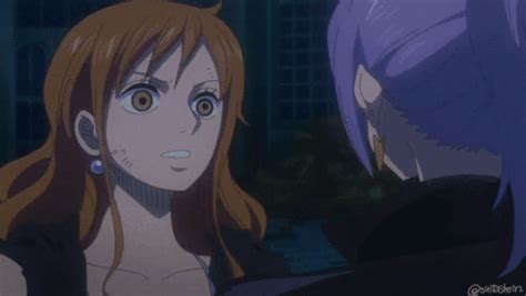 Carina y Nami abrazándose