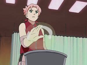 Sakura practicando sus habilidades médicas