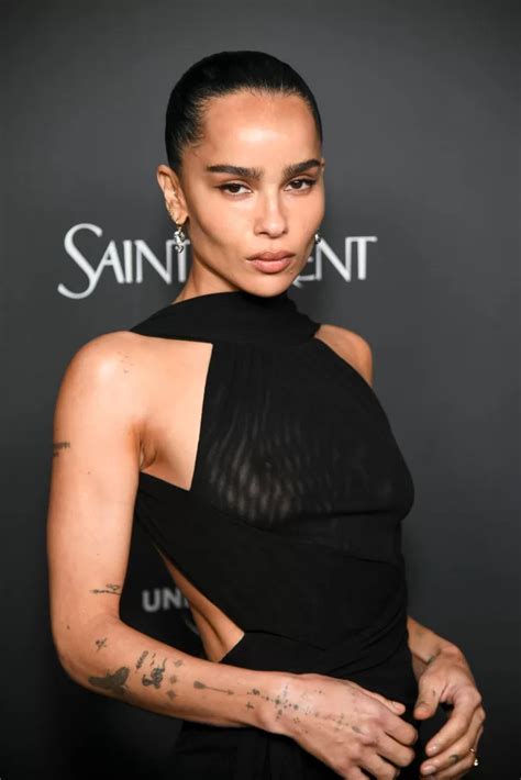 Comparación de estilos de cabello de Zoë Kravitz a lo largo del tiempo