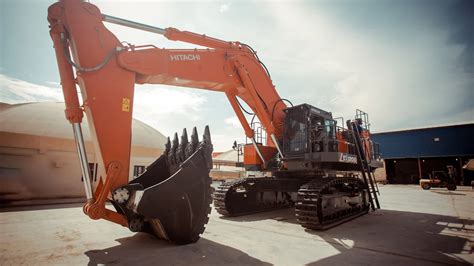 Excavadora Fiat Hitachi FH 150.3 con brazo triple