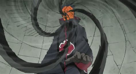 Obito usando Kamui para volverse intangible