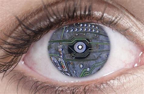 Erza curando su ojo artificial