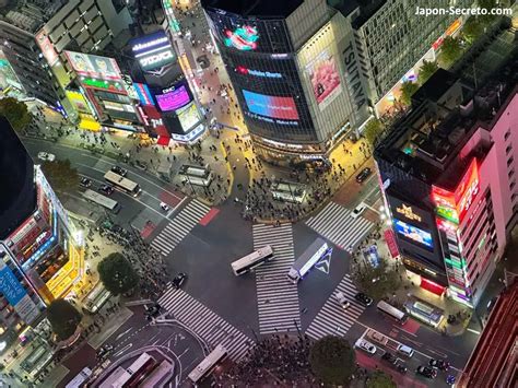 El cruce de Shibuya con una atmósfera etérea y espíritus