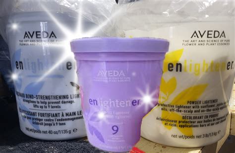 Proceso de aclarado con Aveda Enlightener