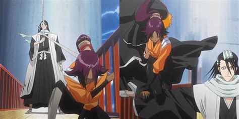 Yoruichi usando Shunpo