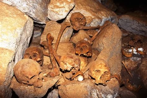 Restos humanos en la cueva