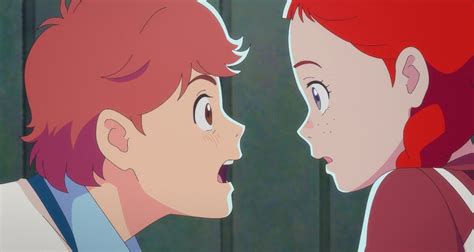 Ilustración de Anne Shirley con su cabello pelirrojo y pecas, rodeada de un paisaje campestre.