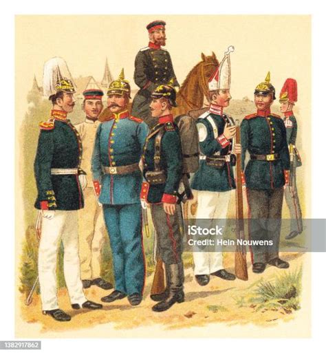 Comparativa de uniformes militares históricos y de Marley