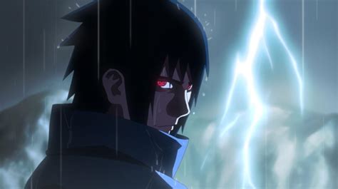 Sasuke Uchiha con Sharingan en un fondo oscuro