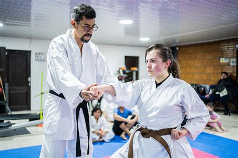 Sensei Alberto enseñando karate tradicional
