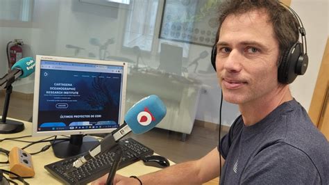 Los personajes descubriendo el océano