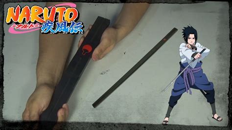 Sasuke Uchiha apuntando su espada a Sarada