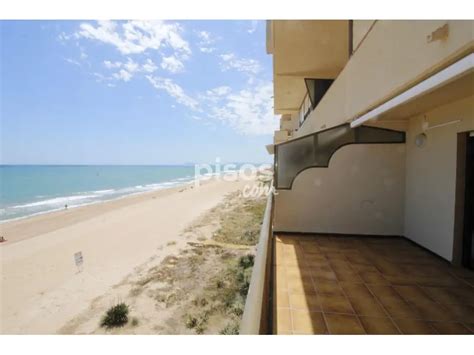 Vistas al mar desde un balcón de apartamento en Tavernes de la Valldigna