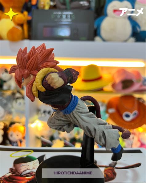 Detalle de la figura de Gogeta Super Saiyan 4