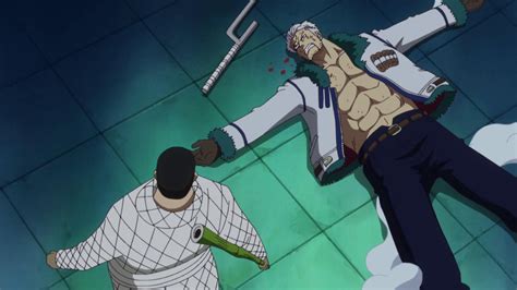 Smoker luchando contra Vergo en One Piece