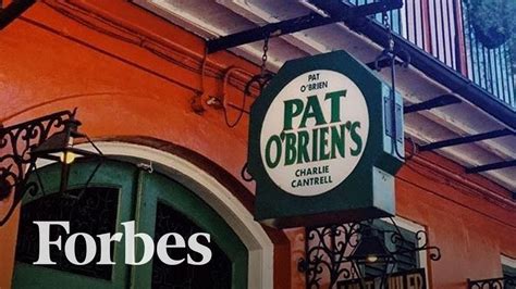 Fotografía histórica del bar Pat O'Brien's en Nueva Orleans