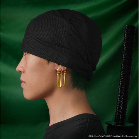 Bandana negra estilo Zoro con pendientes dorados