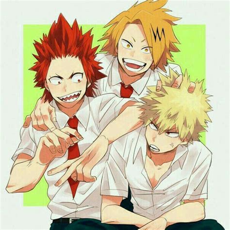 Kaminari Denki, Bakugo Katsuki y Kirishima Eijiro en un entorno escolar