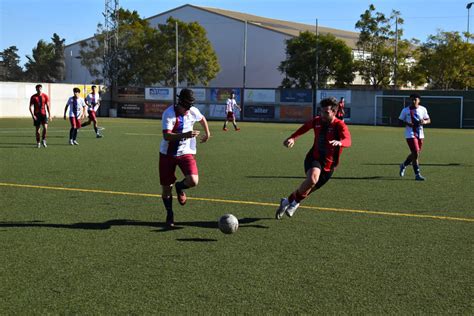 Comparativa de estadísticas de Ataque y Defensa entre varios personajes