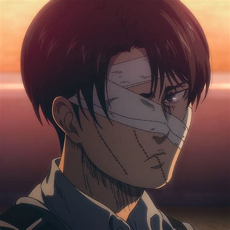 Imagen de Levi Ackerman luchando contra un Titán