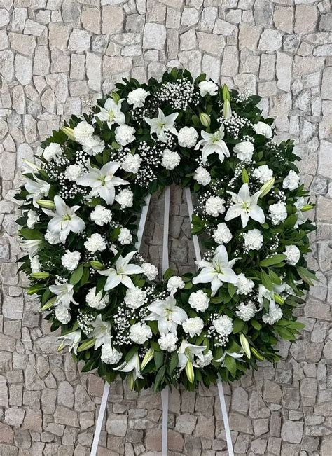 Imagen de un tanatorio con flores